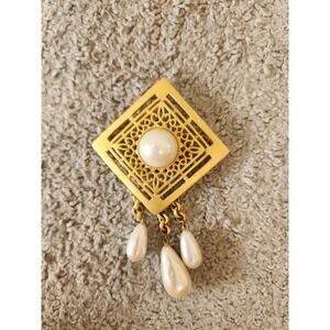 Maxine Brooch Denker Matte Gold Tone & Faux Pearl‎ Classic Stunning Design